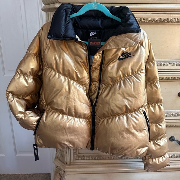 ❤️❤️NWT NIKE METALLIC GOLD PUFFER JACKET - Picture 1 of 9